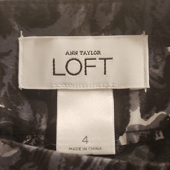 LOFT Grayscale Abstract Floral Pencil Skirt Size 4 (3484) - Picture 4 of 5